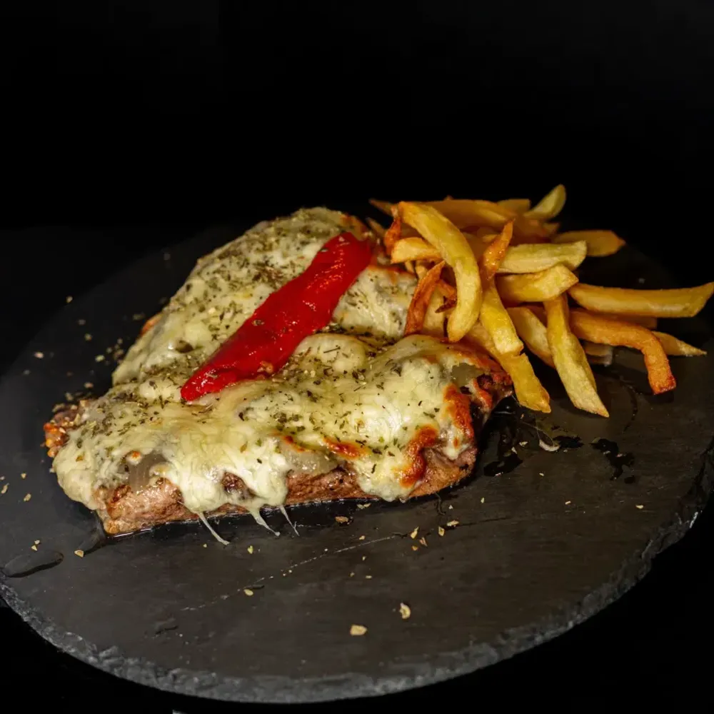 Matambre de cerdo a la Fugazzeta y a la pizza